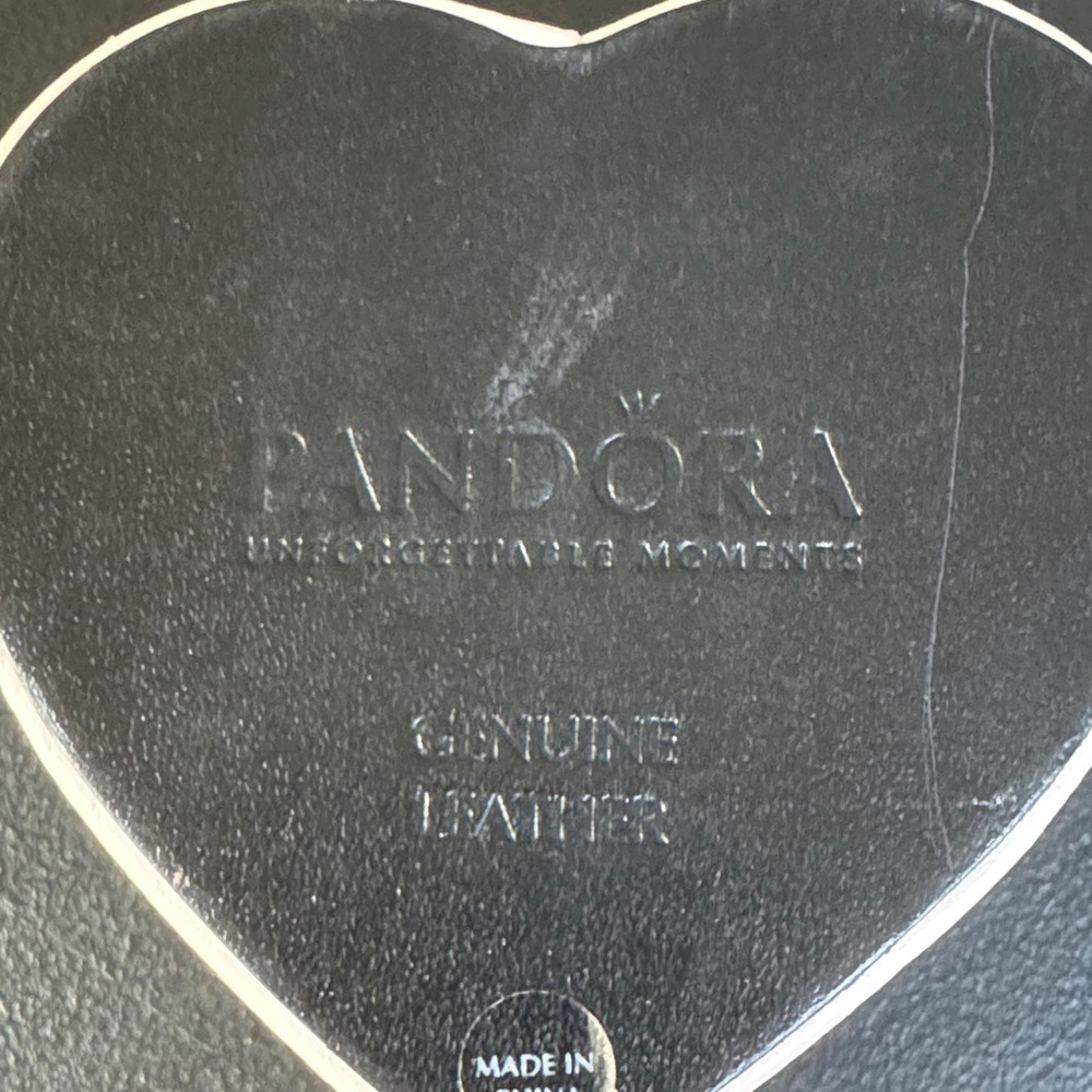 Leather Heart-Shaped White and Red Jewelry Pandora Jewelry Box - Picture 5 of 5
